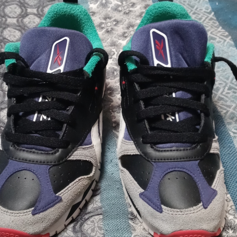 Reebok - Picture 3 of 3